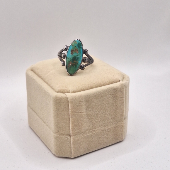 Vintage Jewelry - Blue-green Navajo-Style Natural Turquoise Sterling Hand-made Ring Sz 8.5